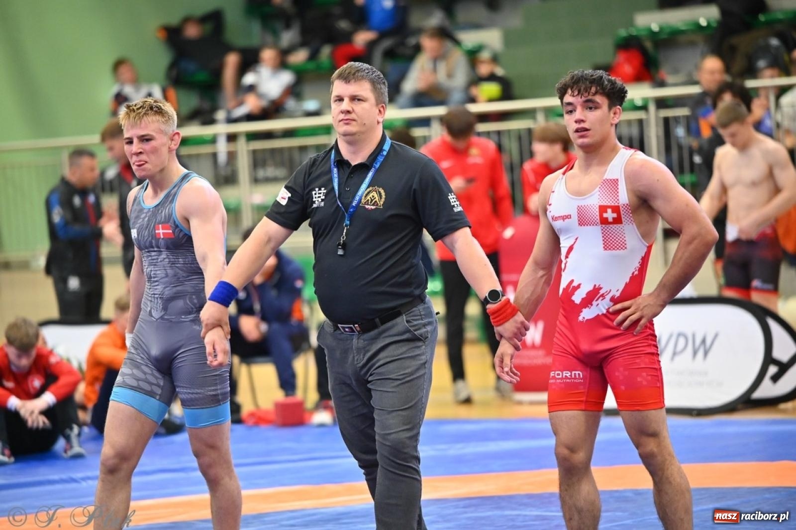 Zdjęcie w galerii na portalu naszraciborz.pl: Międzynarodowe starcie na matach. Racibórz gospodarzem Mistrzostw Polski Juniorów w zapasach klasycznych wiadomości z regionu