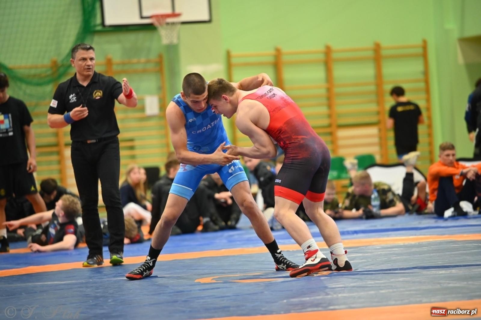 Zdjęcie w galerii na portalu naszraciborz.pl: Międzynarodowe starcie na matach. Racibórz gospodarzem Mistrzostw Polski Juniorów w zapasach klasycznych wiadomości z regionu