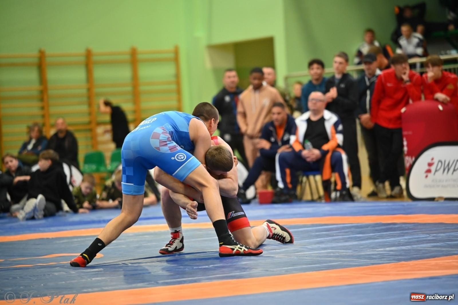 Zdjęcie w galerii na portalu naszraciborz.pl: Międzynarodowe starcie na matach. Racibórz gospodarzem Mistrzostw Polski Juniorów w zapasach klasycznych wiadomości z regionu