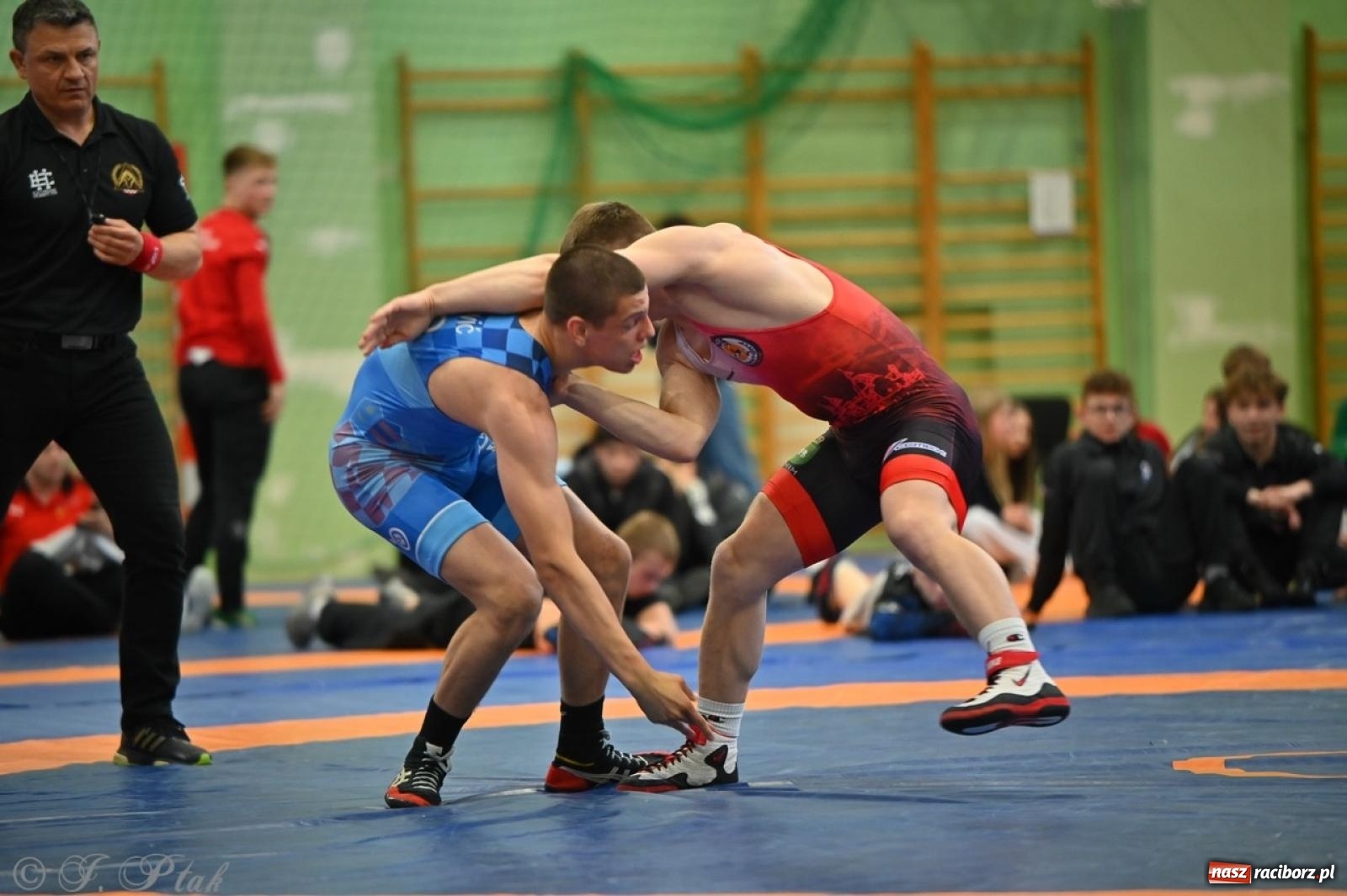 Zdjęcie w galerii na portalu naszraciborz.pl: Międzynarodowe starcie na matach. Racibórz gospodarzem Mistrzostw Polski Juniorów w zapasach klasycznych wiadomości z regionu