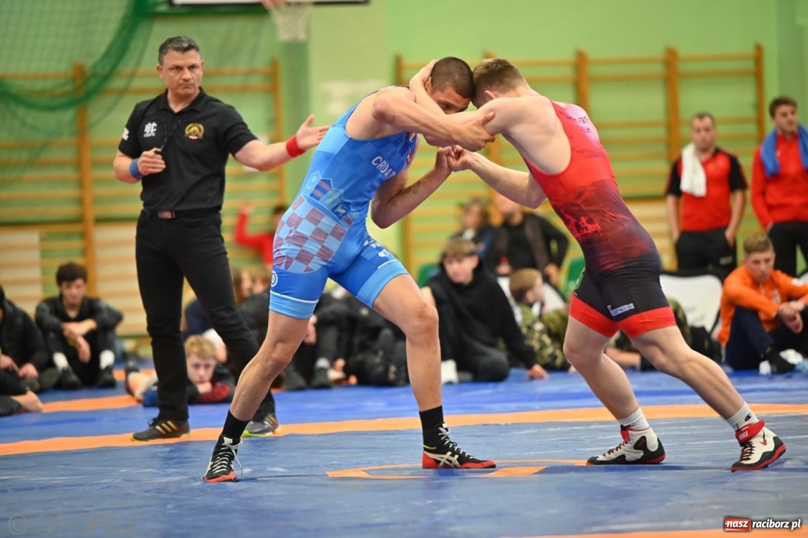 Zdjęcie w galerii na portalu naszraciborz.pl: Międzynarodowe starcie na matach. Racibórz gospodarzem Mistrzostw Polski Juniorów w zapasach klasycznych wiadomości z regionu
