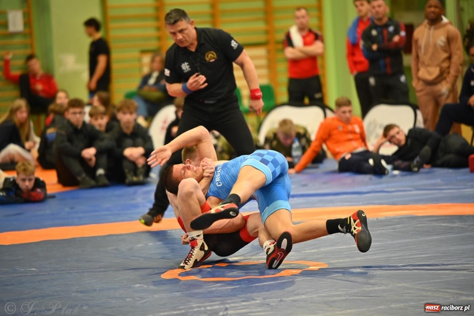Zdjęcie w galerii na portalu naszraciborz.pl: Międzynarodowe starcie na matach. Racibórz gospodarzem Mistrzostw Polski Juniorów w zapasach klasycznych wiadomości z regionu
