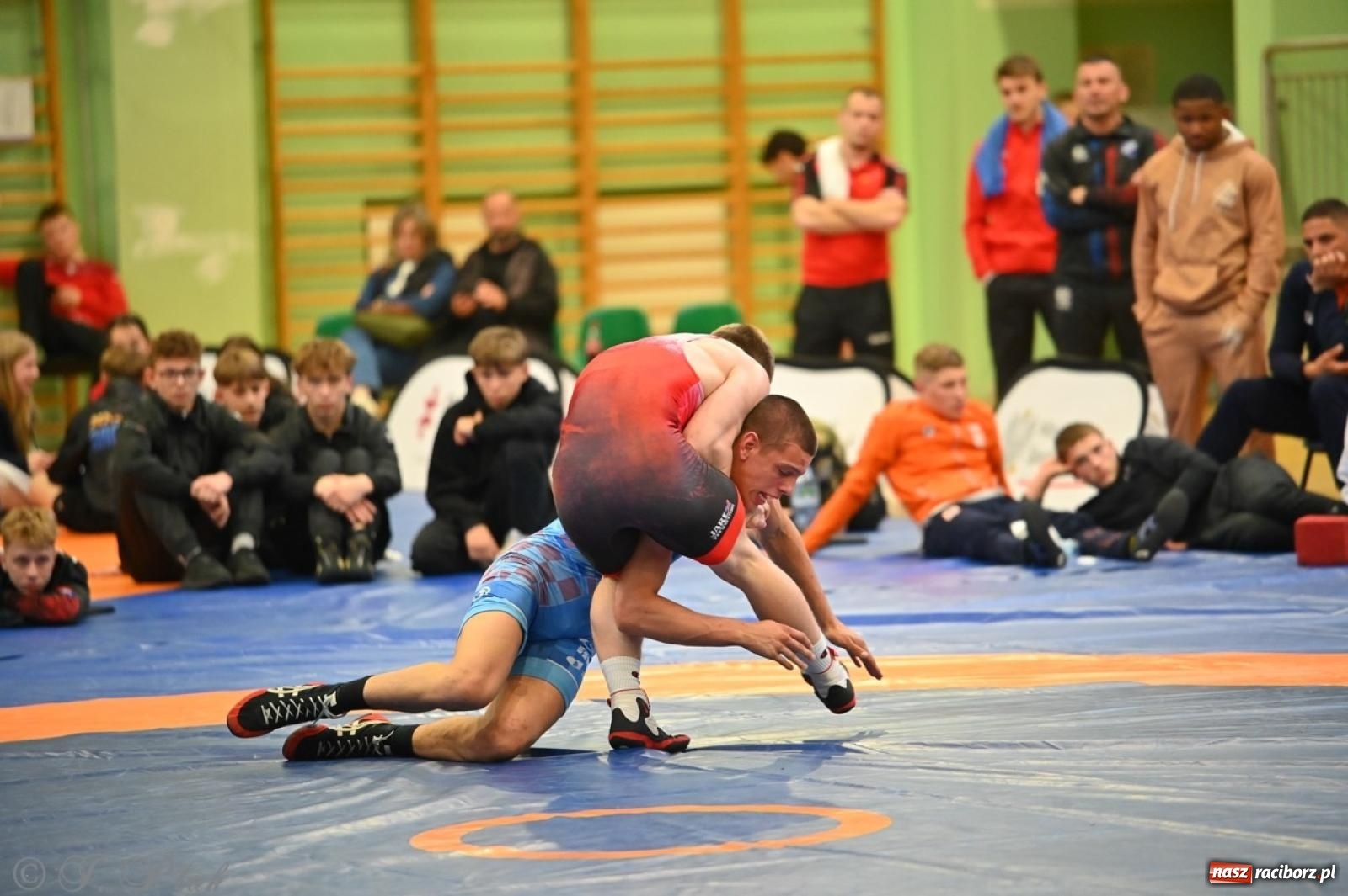 Zdjęcie w galerii na portalu naszraciborz.pl: Międzynarodowe starcie na matach. Racibórz gospodarzem Mistrzostw Polski Juniorów w zapasach klasycznych wiadomości z regionu