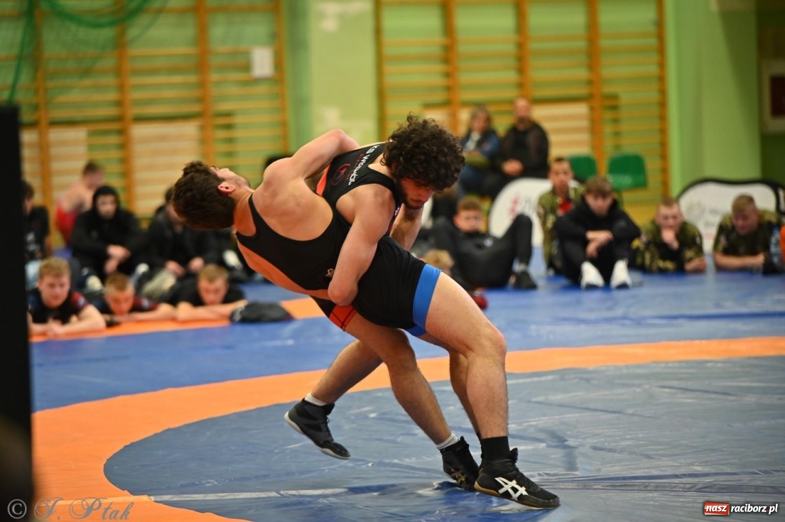 Zdjęcie w galerii na portalu naszraciborz.pl: Międzynarodowe starcie na matach. Racibórz gospodarzem Mistrzostw Polski Juniorów w zapasach klasycznych wiadomości z regionu