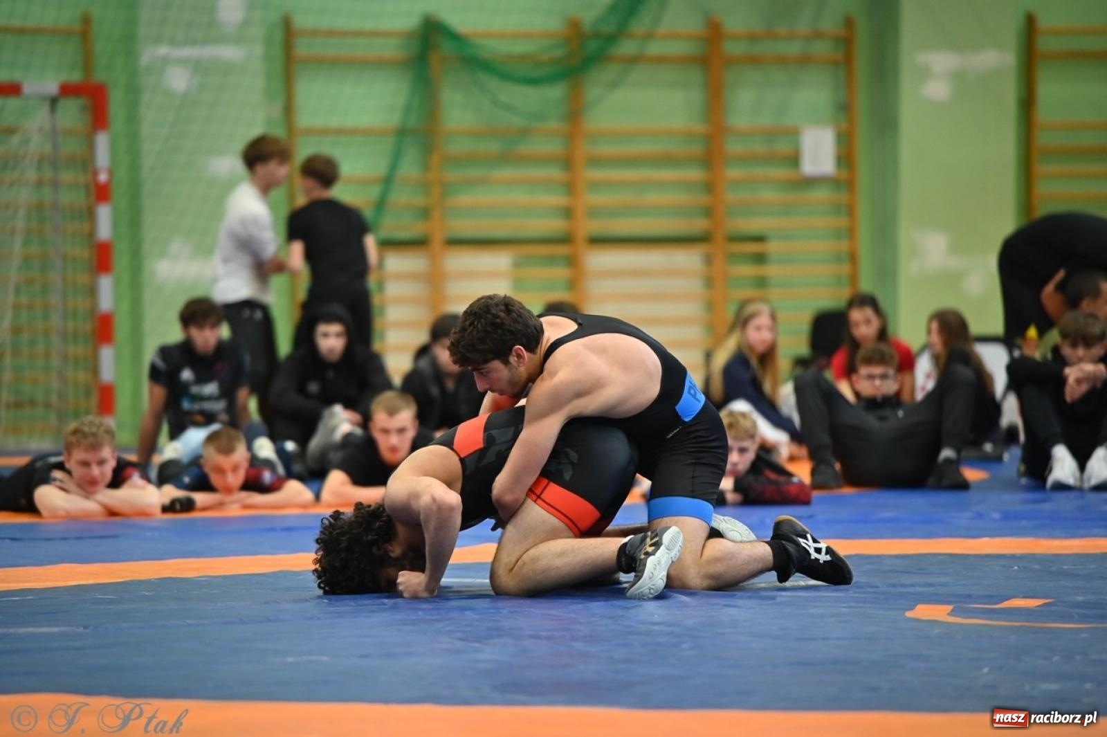 Zdjęcie w galerii na portalu naszraciborz.pl: Międzynarodowe starcie na matach. Racibórz gospodarzem Mistrzostw Polski Juniorów w zapasach klasycznych wiadomości z regionu