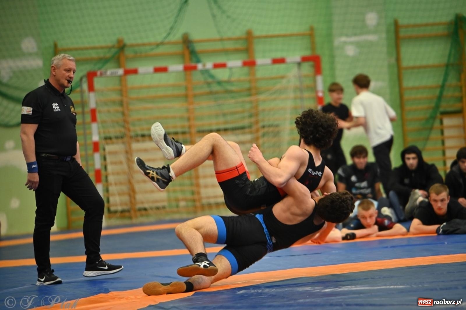 Zdjęcie w galerii na portalu naszraciborz.pl: Międzynarodowe starcie na matach. Racibórz gospodarzem Mistrzostw Polski Juniorów w zapasach klasycznych wiadomości z regionu