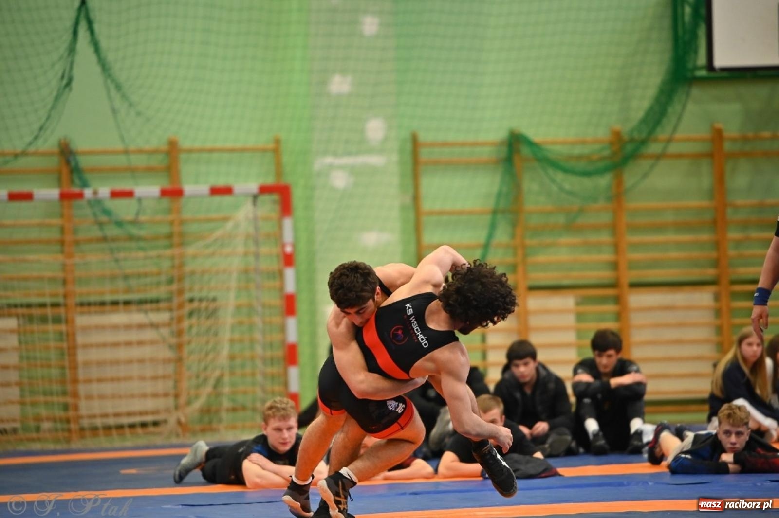 Zdjęcie w galerii na portalu naszraciborz.pl: Międzynarodowe starcie na matach. Racibórz gospodarzem Mistrzostw Polski Juniorów w zapasach klasycznych wiadomości z regionu