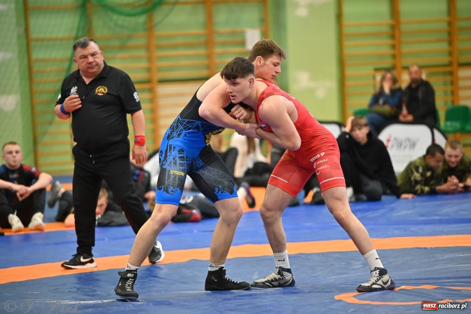 Zdjęcie w galerii na portalu naszraciborz.pl: Międzynarodowe starcie na matach. Racibórz gospodarzem Mistrzostw Polski Juniorów w zapasach klasycznych wiadomości z regionu