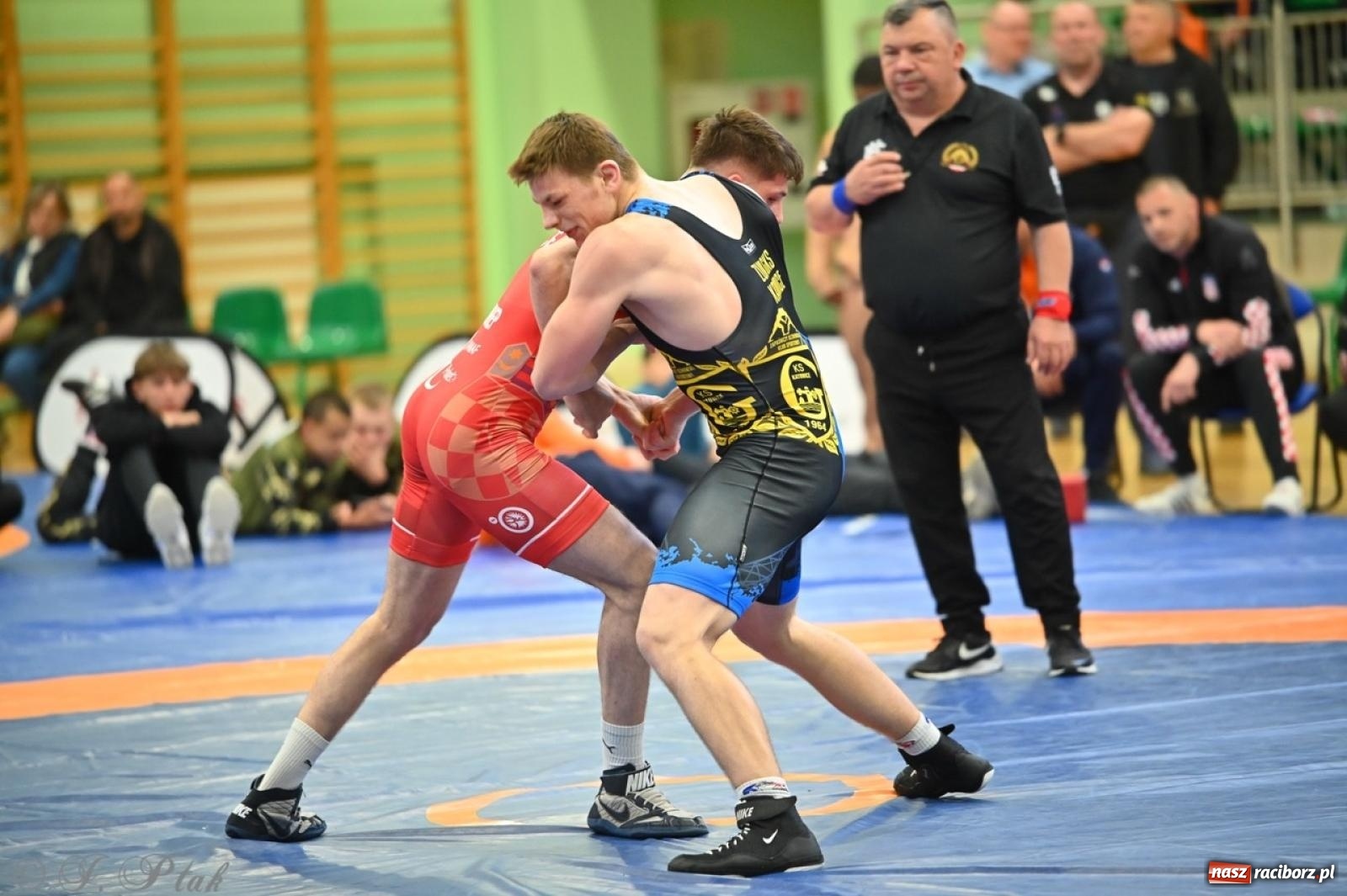 Zdjęcie w galerii na portalu naszraciborz.pl: Międzynarodowe starcie na matach. Racibórz gospodarzem Mistrzostw Polski Juniorów w zapasach klasycznych wiadomości z regionu