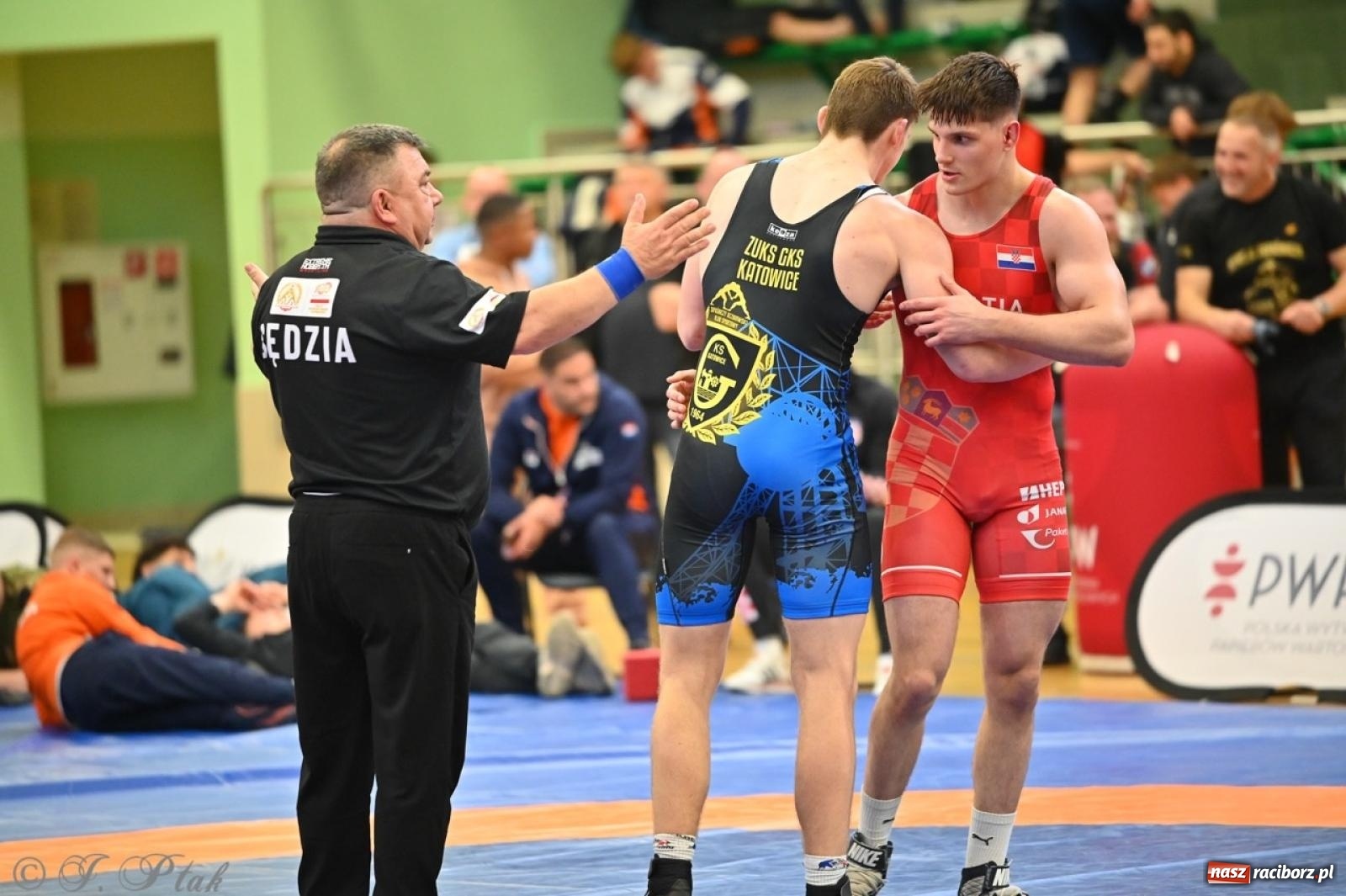 Zdjęcie w galerii na portalu naszraciborz.pl: Międzynarodowe starcie na matach. Racibórz gospodarzem Mistrzostw Polski Juniorów w zapasach klasycznych wiadomości z regionu