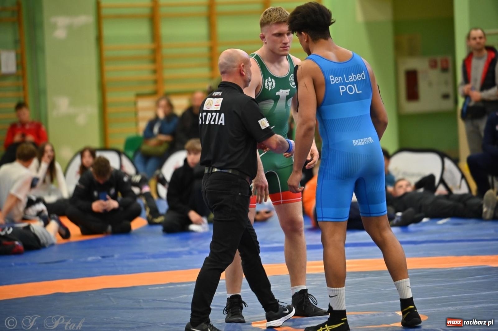 Zdjęcie w galerii na portalu naszraciborz.pl: Międzynarodowe starcie na matach. Racibórz gospodarzem Mistrzostw Polski Juniorów w zapasach klasycznych wiadomości z regionu