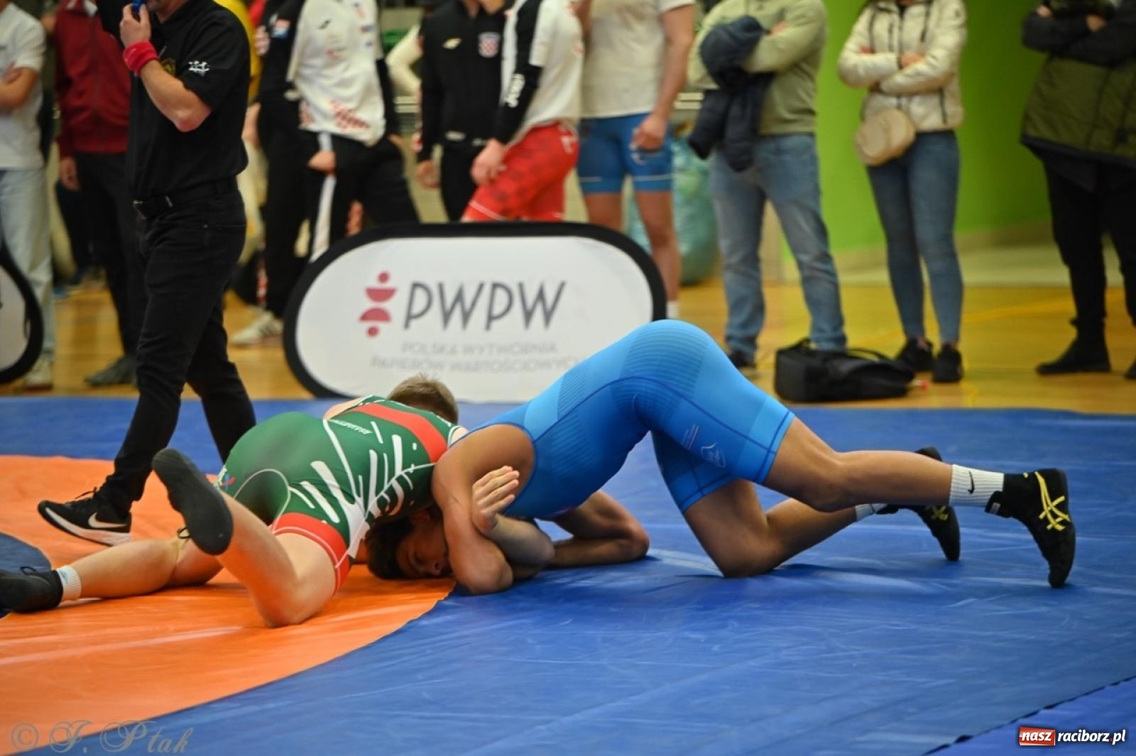 Zdjęcie w galerii na portalu naszraciborz.pl: Międzynarodowe starcie na matach. Racibórz gospodarzem Mistrzostw Polski Juniorów w zapasach klasycznych wiadomości z regionu