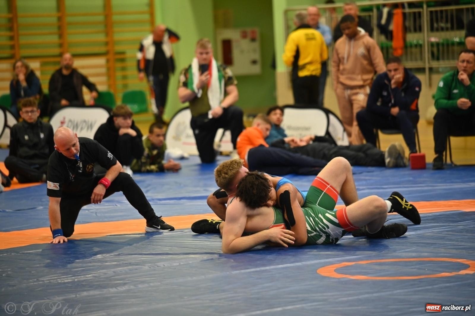 Zdjęcie w galerii na portalu naszraciborz.pl: Międzynarodowe starcie na matach. Racibórz gospodarzem Mistrzostw Polski Juniorów w zapasach klasycznych wiadomości z regionu