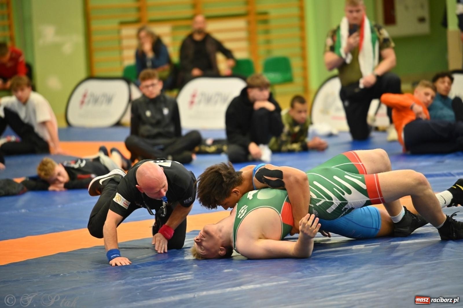 Zdjęcie w galerii na portalu naszraciborz.pl: Międzynarodowe starcie na matach. Racibórz gospodarzem Mistrzostw Polski Juniorów w zapasach klasycznych wiadomości z regionu