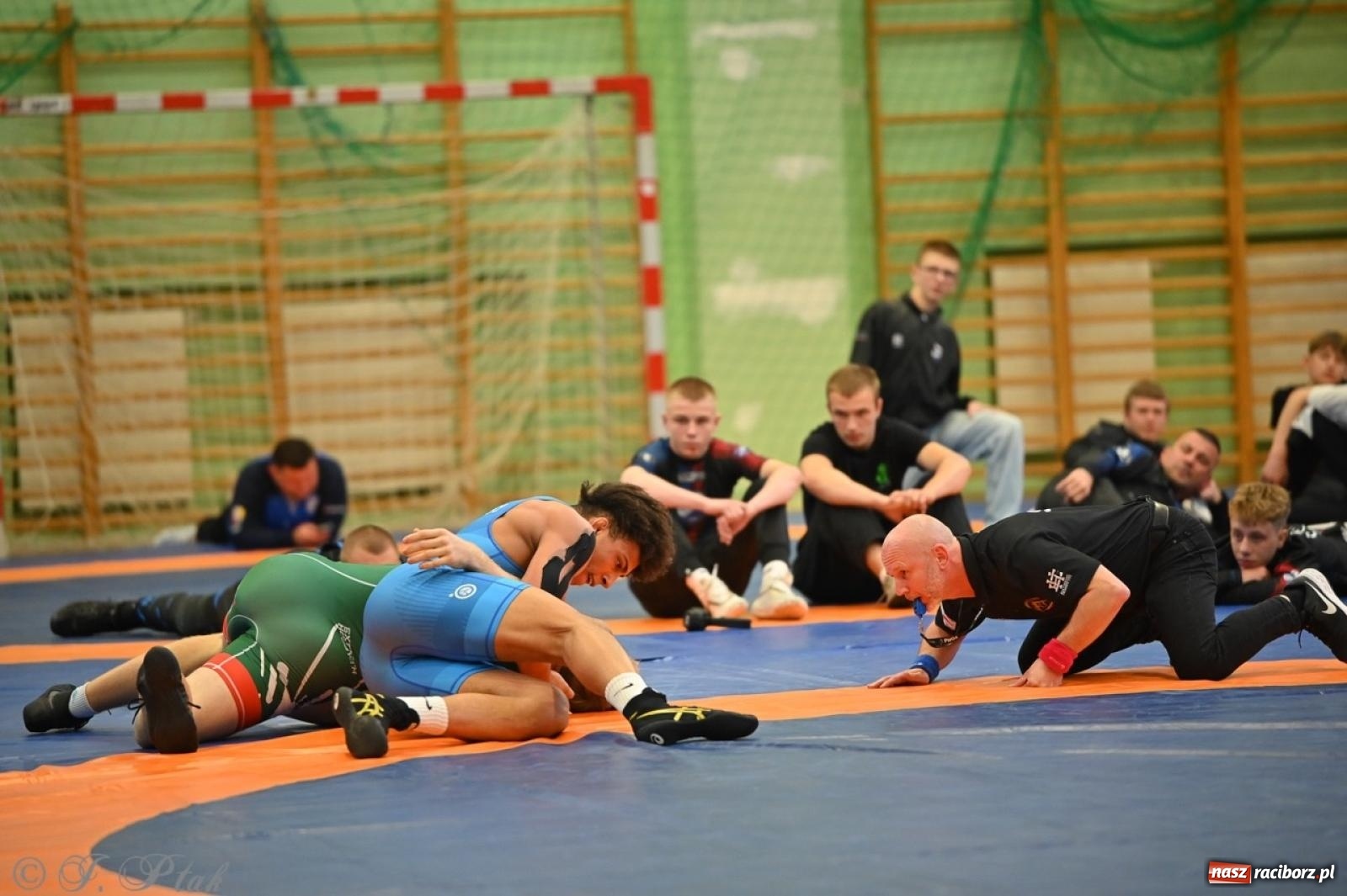 Zdjęcie w galerii na portalu naszraciborz.pl: Międzynarodowe starcie na matach. Racibórz gospodarzem Mistrzostw Polski Juniorów w zapasach klasycznych wiadomości z regionu