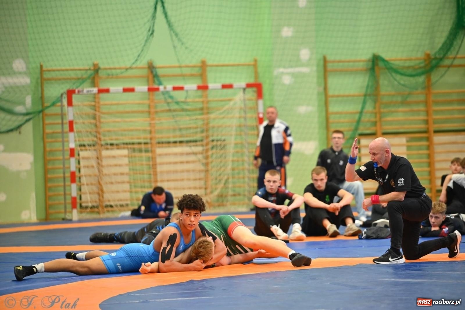Zdjęcie w galerii na portalu naszraciborz.pl: Międzynarodowe starcie na matach. Racibórz gospodarzem Mistrzostw Polski Juniorów w zapasach klasycznych wiadomości z regionu