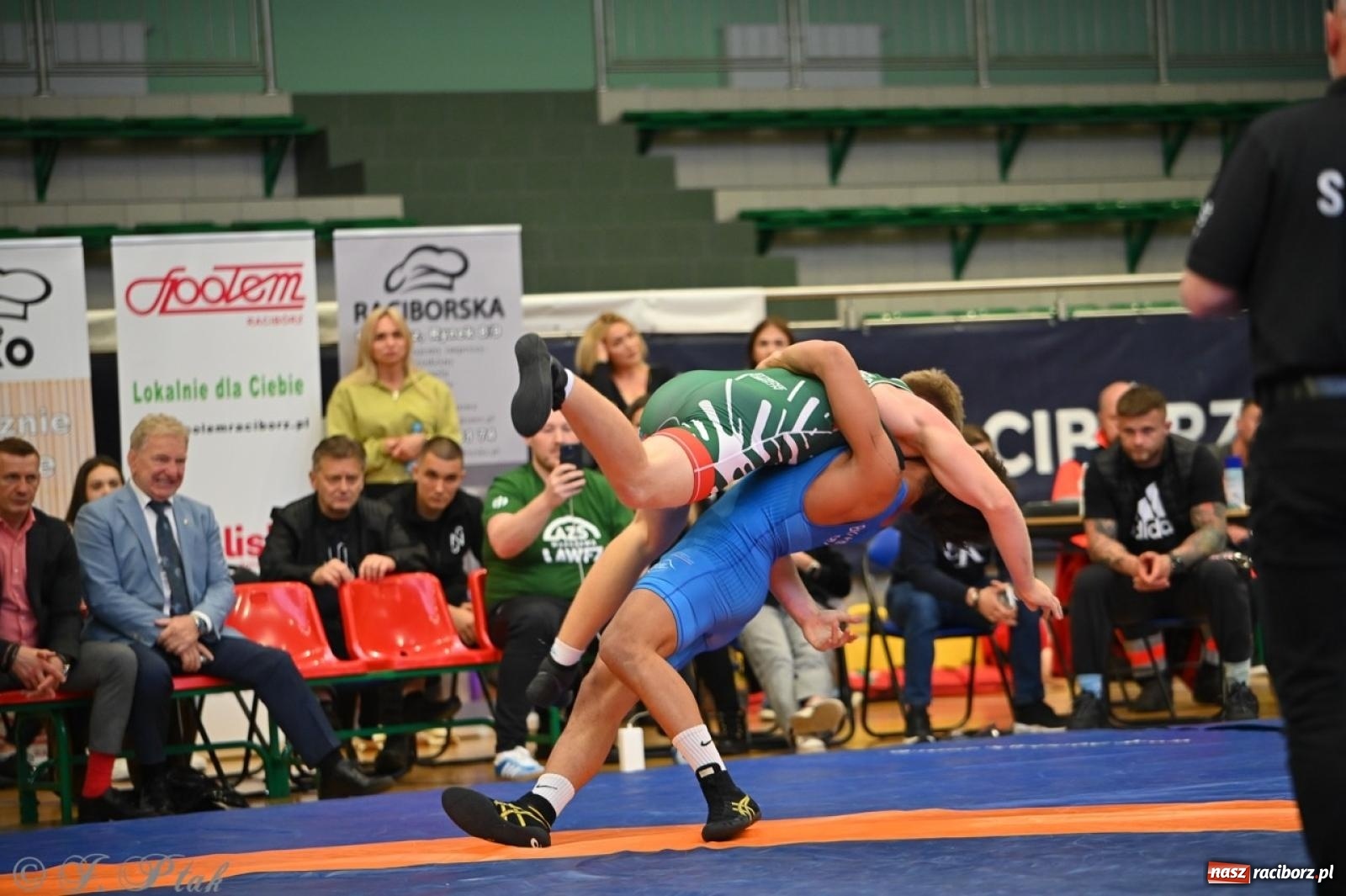 Zdjęcie w galerii na portalu naszraciborz.pl: Międzynarodowe starcie na matach. Racibórz gospodarzem Mistrzostw Polski Juniorów w zapasach klasycznych wiadomości z regionu