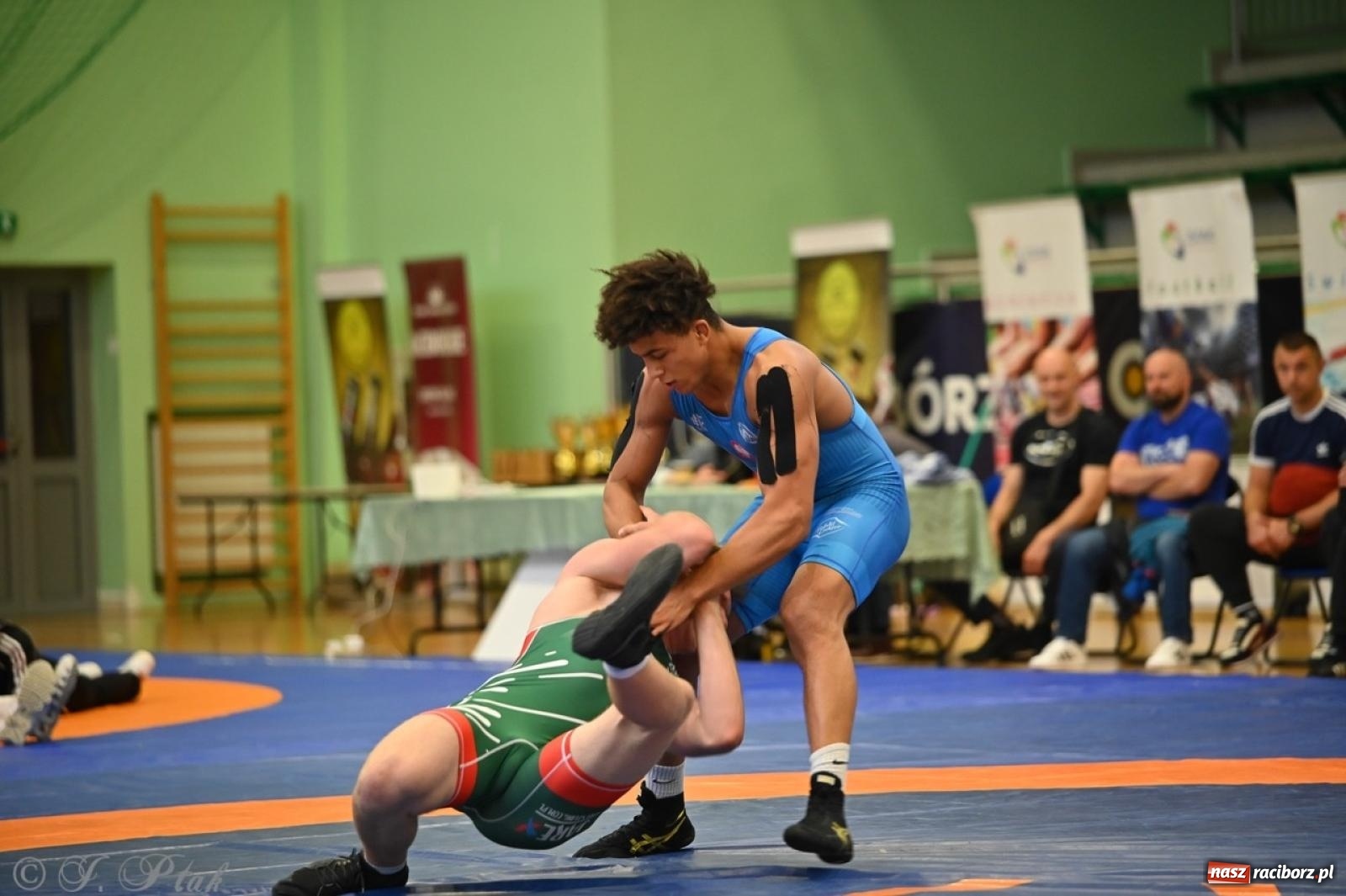 Zdjęcie w galerii na portalu naszraciborz.pl: Międzynarodowe starcie na matach. Racibórz gospodarzem Mistrzostw Polski Juniorów w zapasach klasycznych wiadomości z regionu