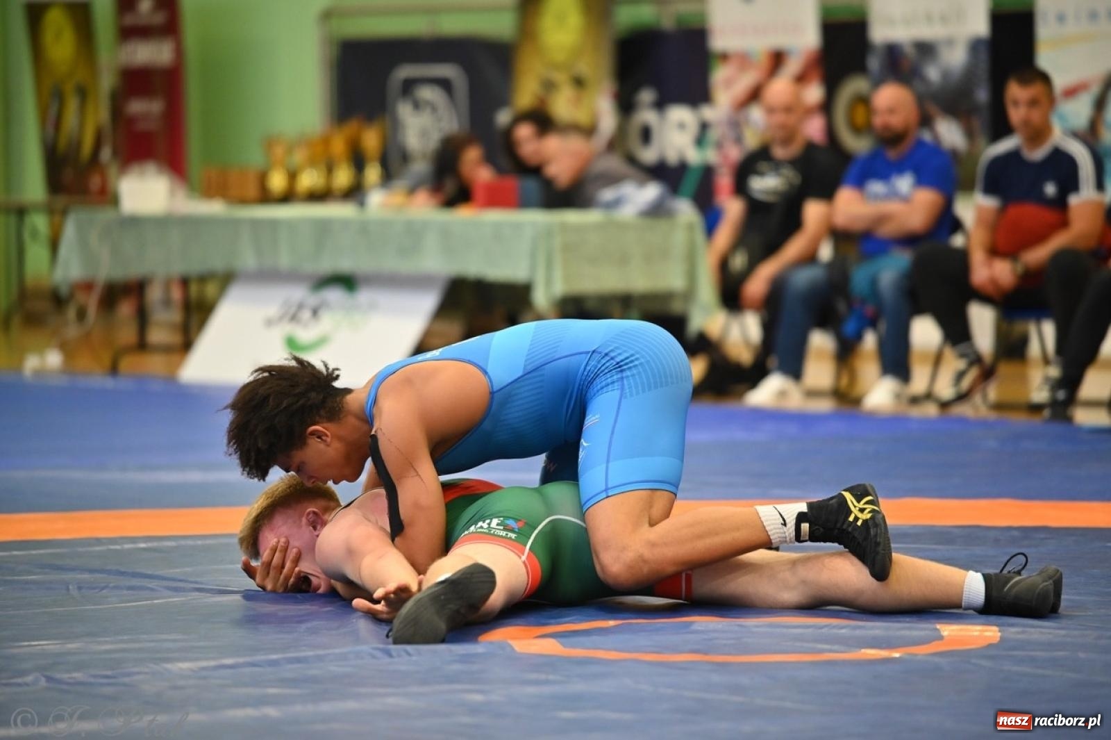 Zdjęcie w galerii na portalu naszraciborz.pl: Międzynarodowe starcie na matach. Racibórz gospodarzem Mistrzostw Polski Juniorów w zapasach klasycznych wiadomości z regionu