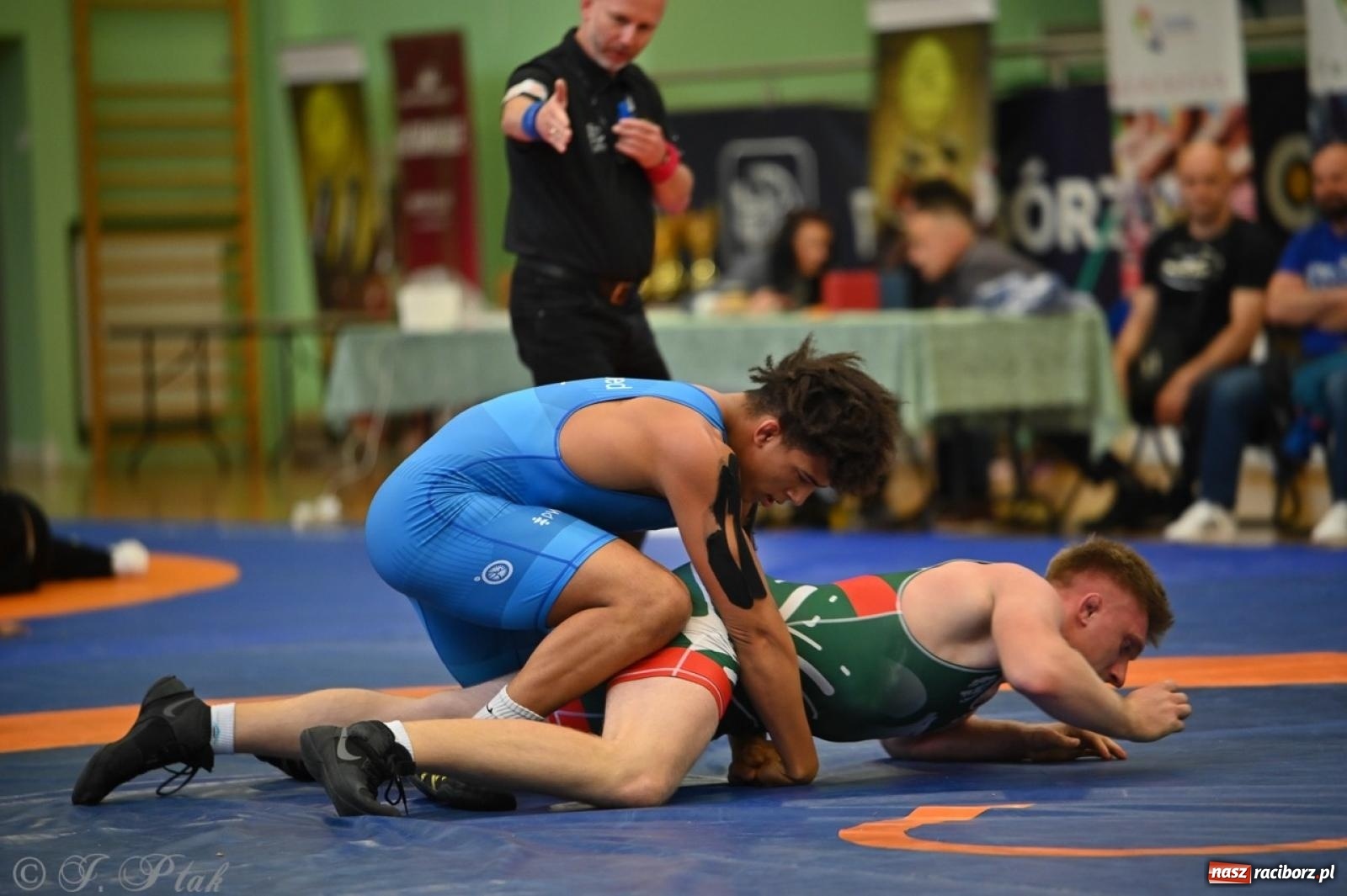 Zdjęcie w galerii na portalu naszraciborz.pl: Międzynarodowe starcie na matach. Racibórz gospodarzem Mistrzostw Polski Juniorów w zapasach klasycznych wiadomości z regionu