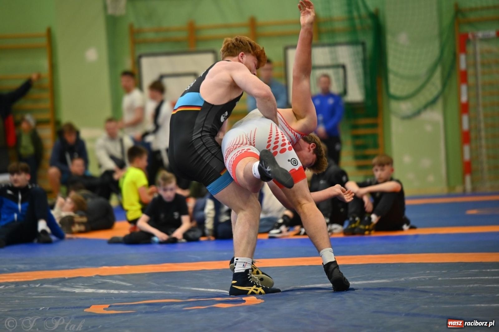 Zdjęcie w galerii na portalu naszraciborz.pl: Międzynarodowe starcie na matach. Racibórz gospodarzem Mistrzostw Polski Juniorów w zapasach klasycznych wiadomości z regionu