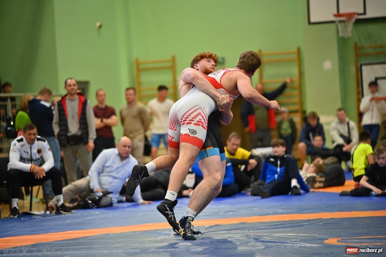 Zdjęcie w galerii na portalu naszraciborz.pl: Międzynarodowe starcie na matach. Racibórz gospodarzem Mistrzostw Polski Juniorów w zapasach klasycznych wiadomości z regionu