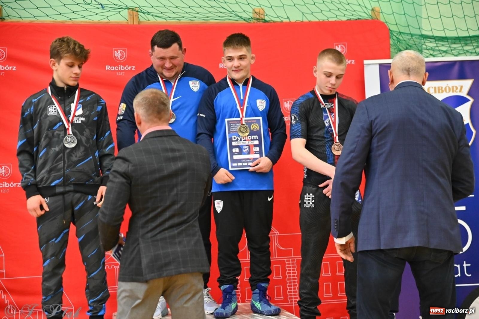 Zdjęcie w galerii na portalu naszraciborz.pl: Międzynarodowe starcie na matach. Racibórz gospodarzem Mistrzostw Polski Juniorów w zapasach klasycznych wiadomości z regionu