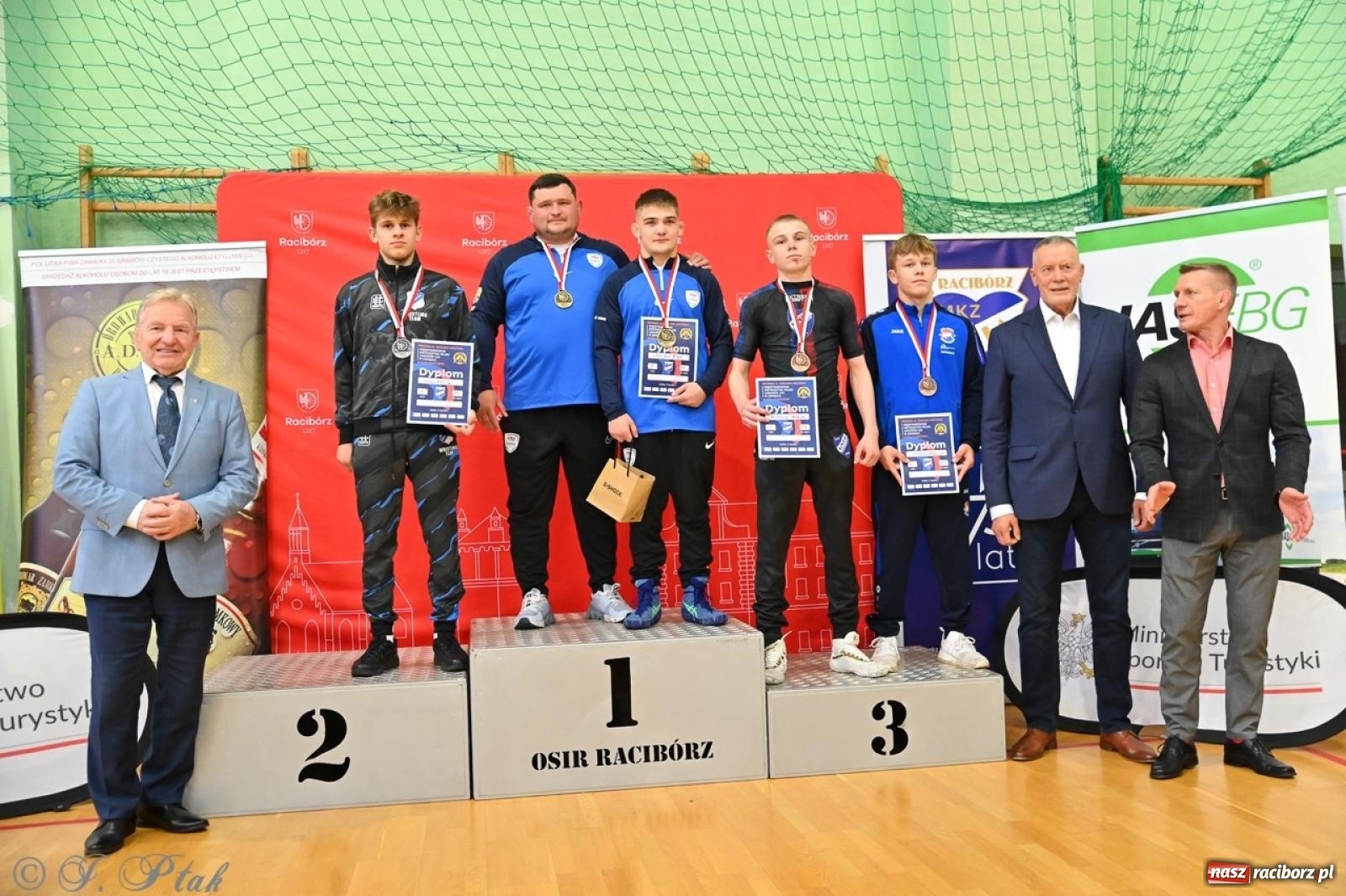 Zdjęcie w galerii na portalu naszraciborz.pl: Międzynarodowe starcie na matach. Racibórz gospodarzem Mistrzostw Polski Juniorów w zapasach klasycznych wiadomości z regionu