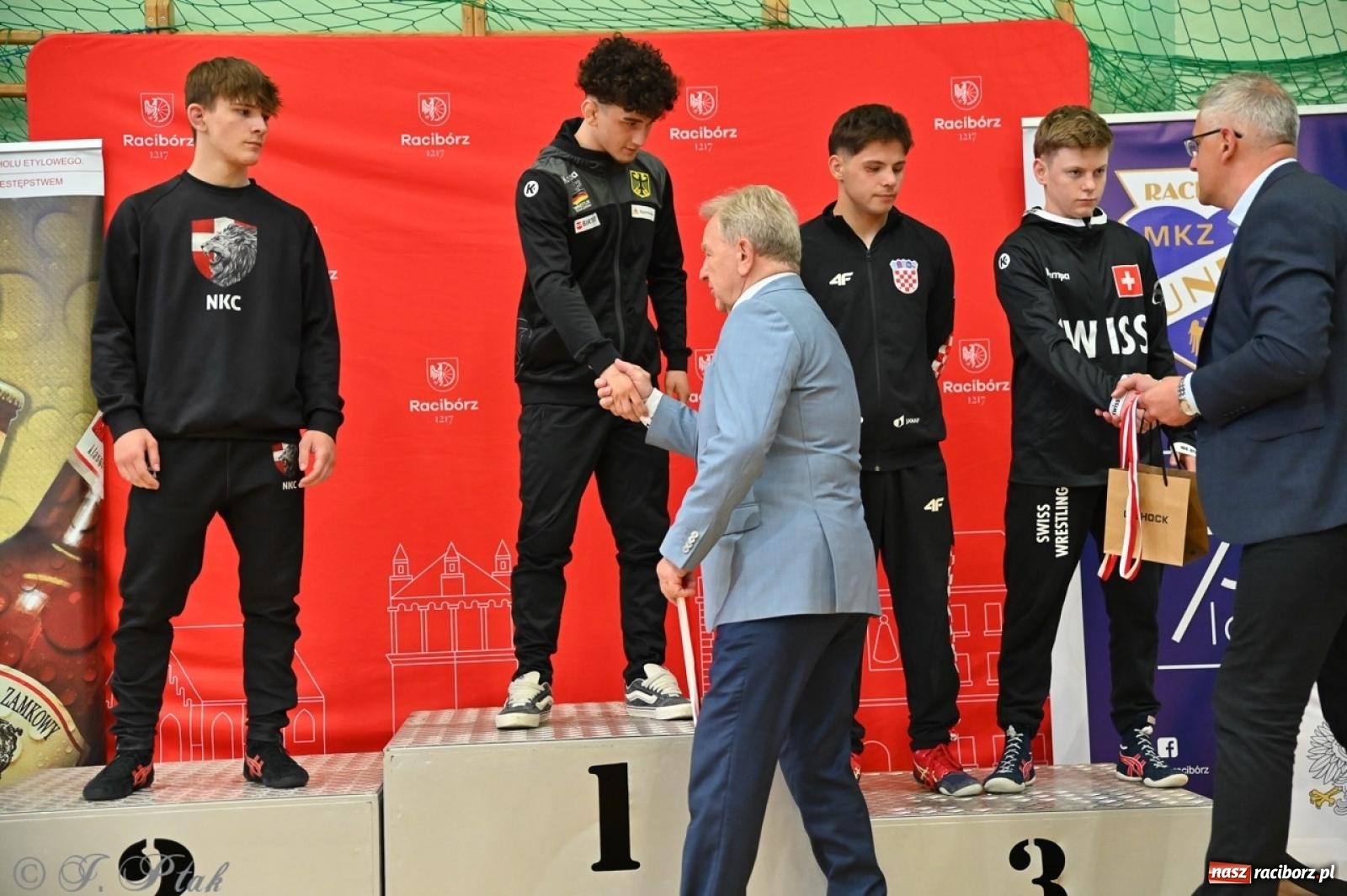 Zdjęcie w galerii na portalu naszraciborz.pl: Międzynarodowe starcie na matach. Racibórz gospodarzem Mistrzostw Polski Juniorów w zapasach klasycznych wiadomości z regionu