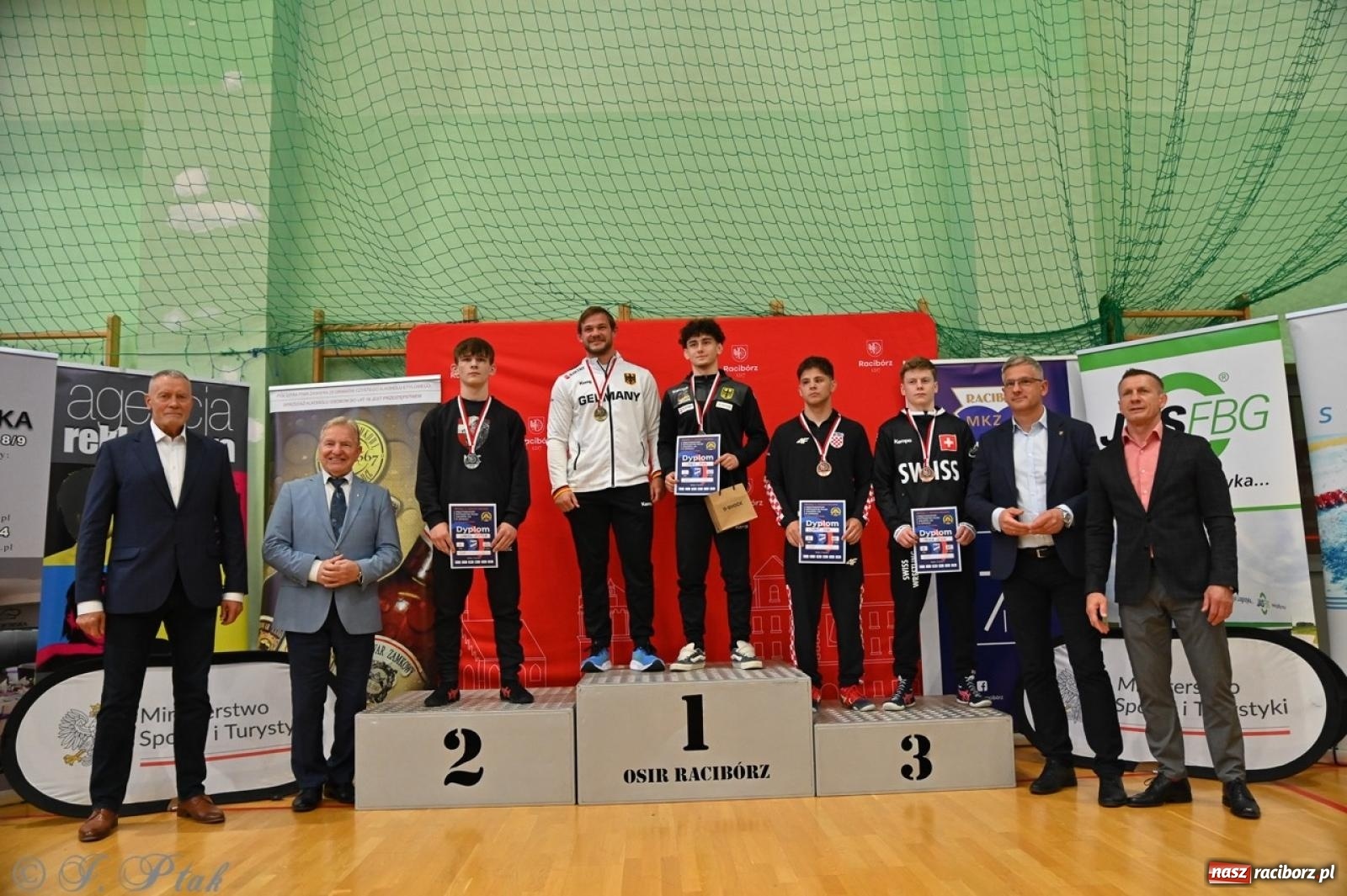 Zdjęcie w galerii na portalu naszraciborz.pl: Międzynarodowe starcie na matach. Racibórz gospodarzem Mistrzostw Polski Juniorów w zapasach klasycznych wiadomości z regionu