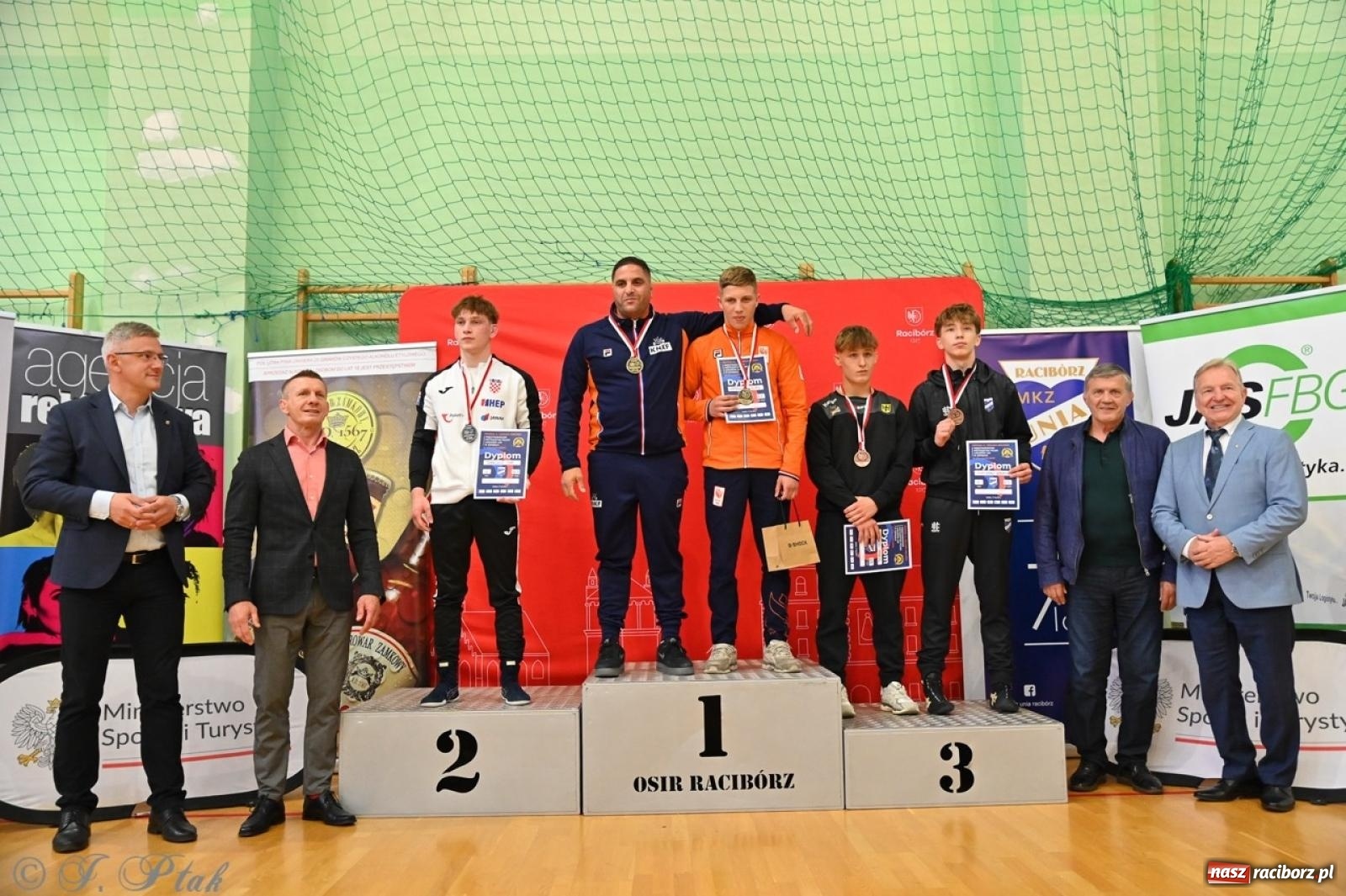 Zdjęcie w galerii na portalu naszraciborz.pl: Międzynarodowe starcie na matach. Racibórz gospodarzem Mistrzostw Polski Juniorów w zapasach klasycznych wiadomości z regionu