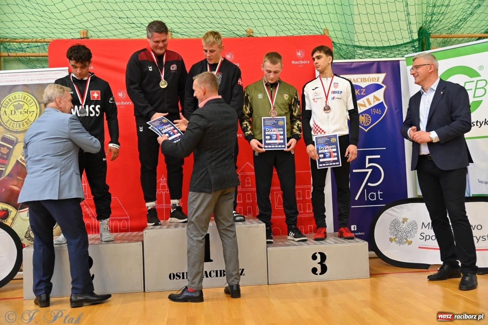 Zdjęcie w galerii na portalu naszraciborz.pl: Międzynarodowe starcie na matach. Racibórz gospodarzem Mistrzostw Polski Juniorów w zapasach klasycznych wiadomości z regionu