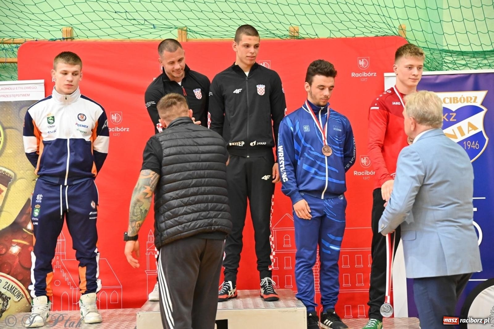 Zdjęcie w galerii na portalu naszraciborz.pl: Międzynarodowe starcie na matach. Racibórz gospodarzem Mistrzostw Polski Juniorów w zapasach klasycznych wiadomości z regionu