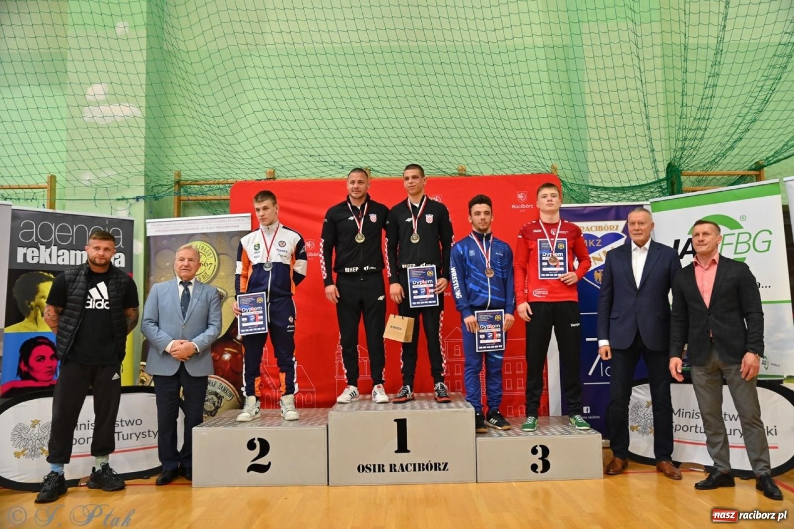 Zdjęcie w galerii na portalu naszraciborz.pl: Międzynarodowe starcie na matach. Racibórz gospodarzem Mistrzostw Polski Juniorów w zapasach klasycznych wiadomości z regionu