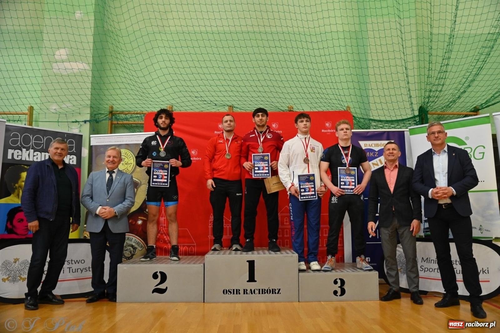Zdjęcie w galerii na portalu naszraciborz.pl: Międzynarodowe starcie na matach. Racibórz gospodarzem Mistrzostw Polski Juniorów w zapasach klasycznych wiadomości z regionu