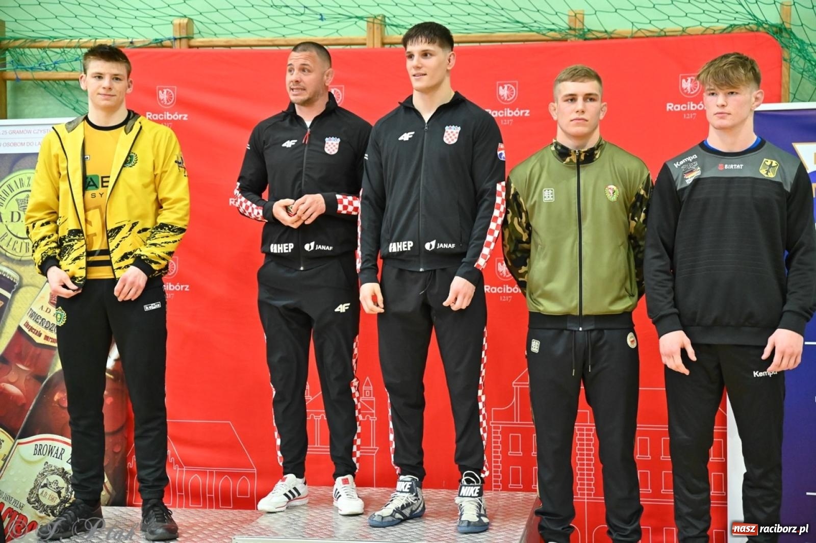 Zdjęcie w galerii na portalu naszraciborz.pl: Międzynarodowe starcie na matach. Racibórz gospodarzem Mistrzostw Polski Juniorów w zapasach klasycznych wiadomości z regionu