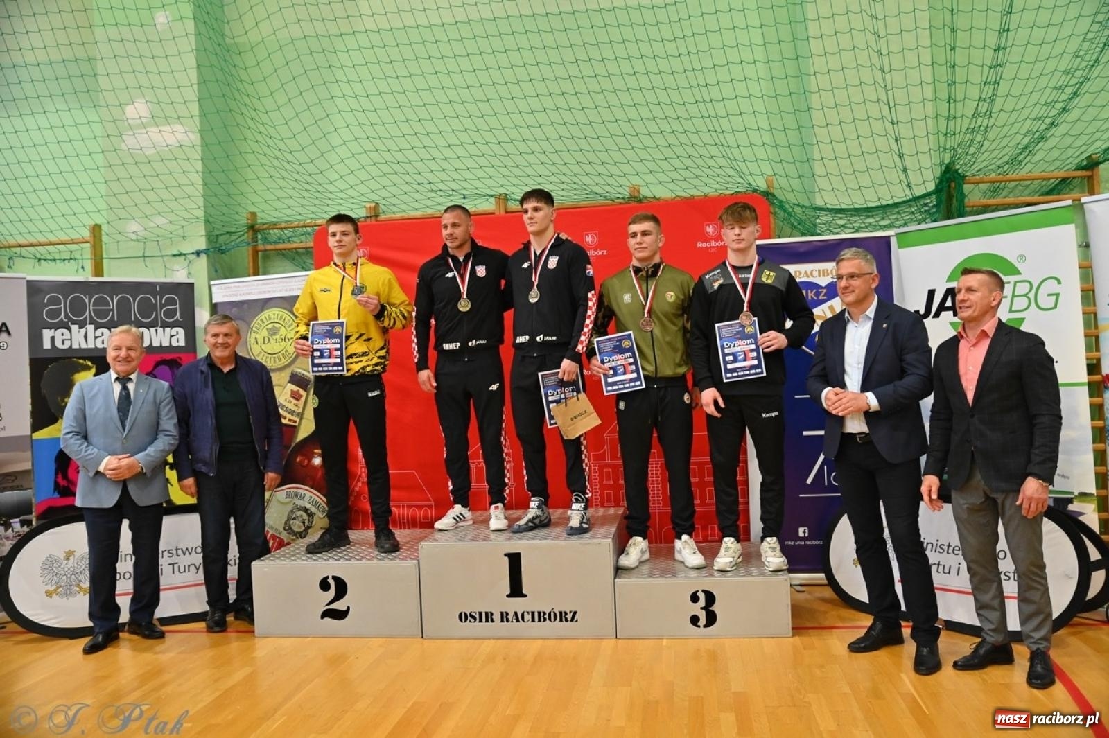 Zdjęcie w galerii na portalu naszraciborz.pl: Międzynarodowe starcie na matach. Racibórz gospodarzem Mistrzostw Polski Juniorów w zapasach klasycznych wiadomości z regionu