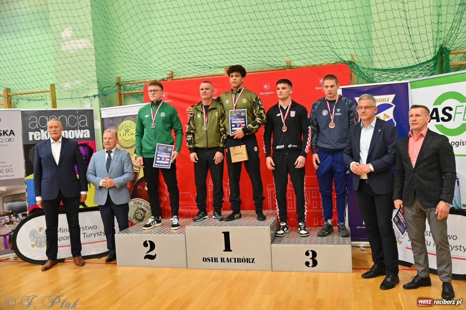 Zdjęcie w galerii na portalu naszraciborz.pl: Międzynarodowe starcie na matach. Racibórz gospodarzem Mistrzostw Polski Juniorów w zapasach klasycznych wiadomości z regionu