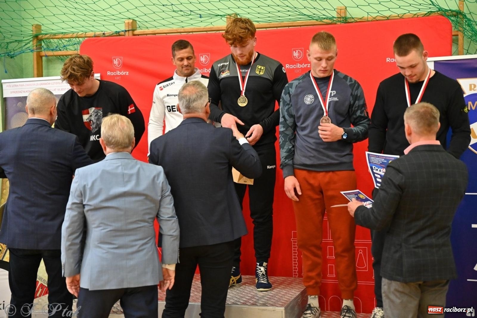 Zdjęcie w galerii na portalu naszraciborz.pl: Międzynarodowe starcie na matach. Racibórz gospodarzem Mistrzostw Polski Juniorów w zapasach klasycznych wiadomości z regionu