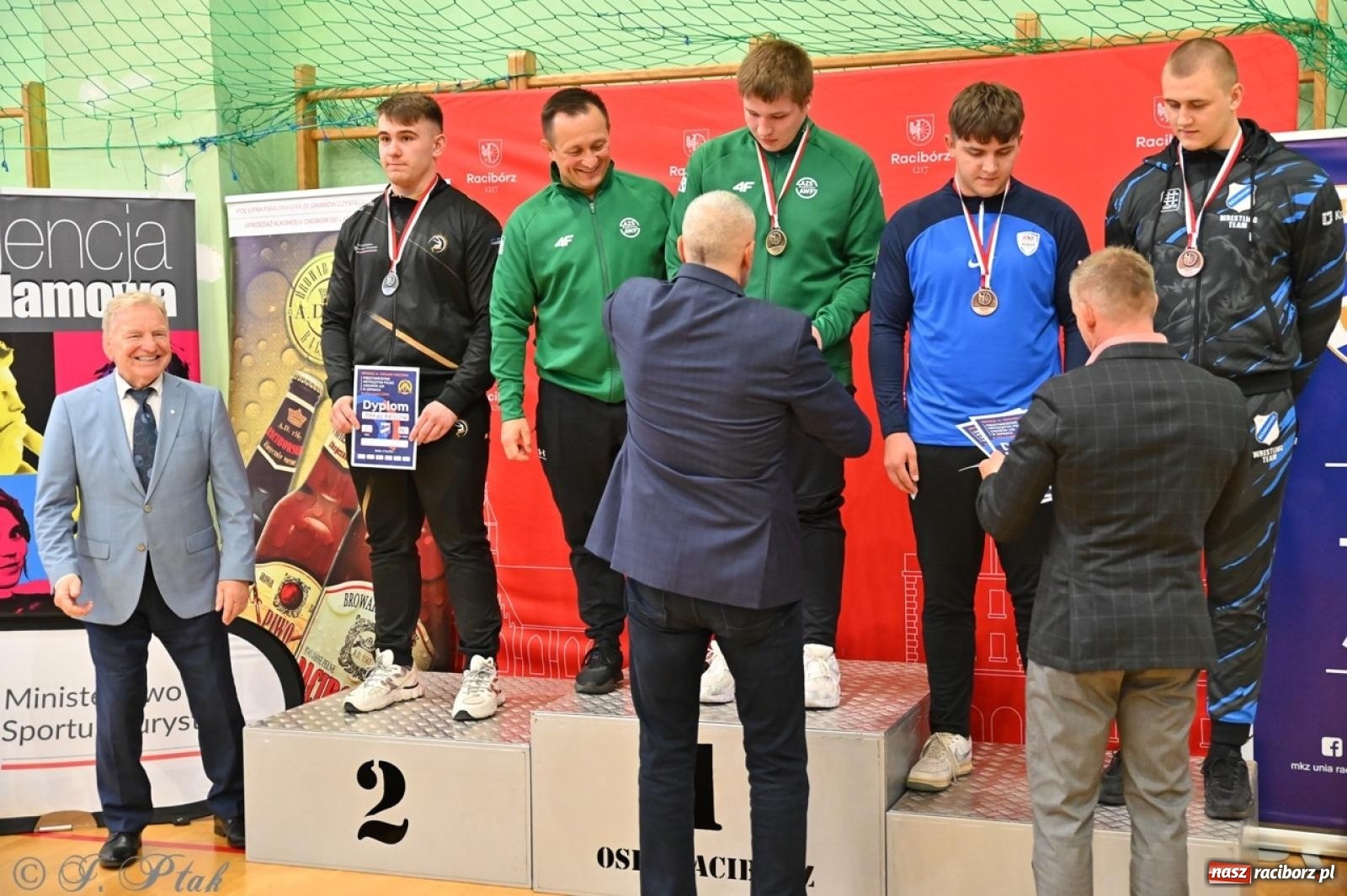Zdjęcie w galerii na portalu naszraciborz.pl: Międzynarodowe starcie na matach. Racibórz gospodarzem Mistrzostw Polski Juniorów w zapasach klasycznych wiadomości z regionu