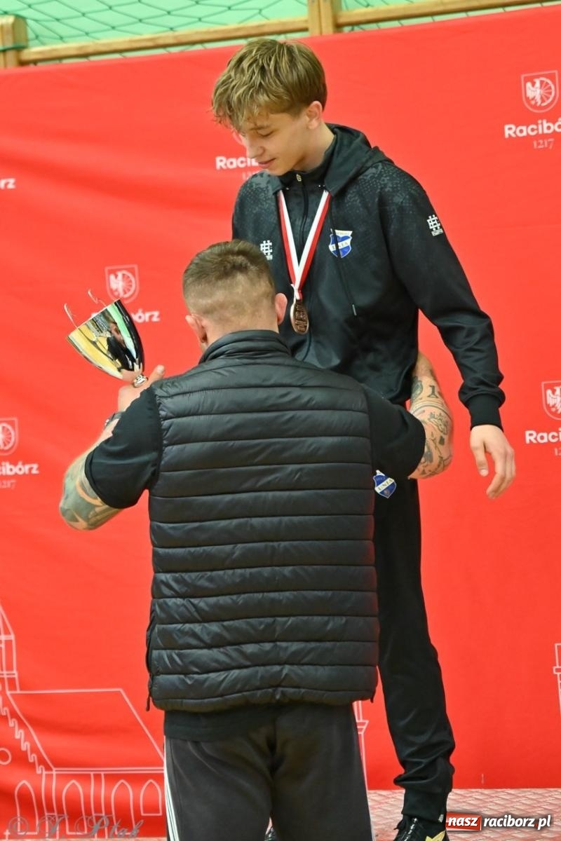 Zdjęcie w galerii na portalu naszraciborz.pl: Międzynarodowe starcie na matach. Racibórz gospodarzem Mistrzostw Polski Juniorów w zapasach klasycznych wiadomości z regionu