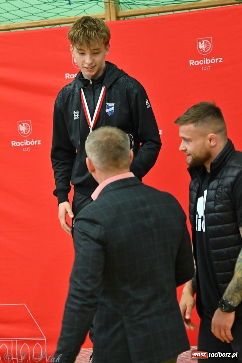 Zdjęcie w galerii na portalu naszraciborz.pl: Międzynarodowe starcie na matach. Racibórz gospodarzem Mistrzostw Polski Juniorów w zapasach klasycznych wiadomości z regionu