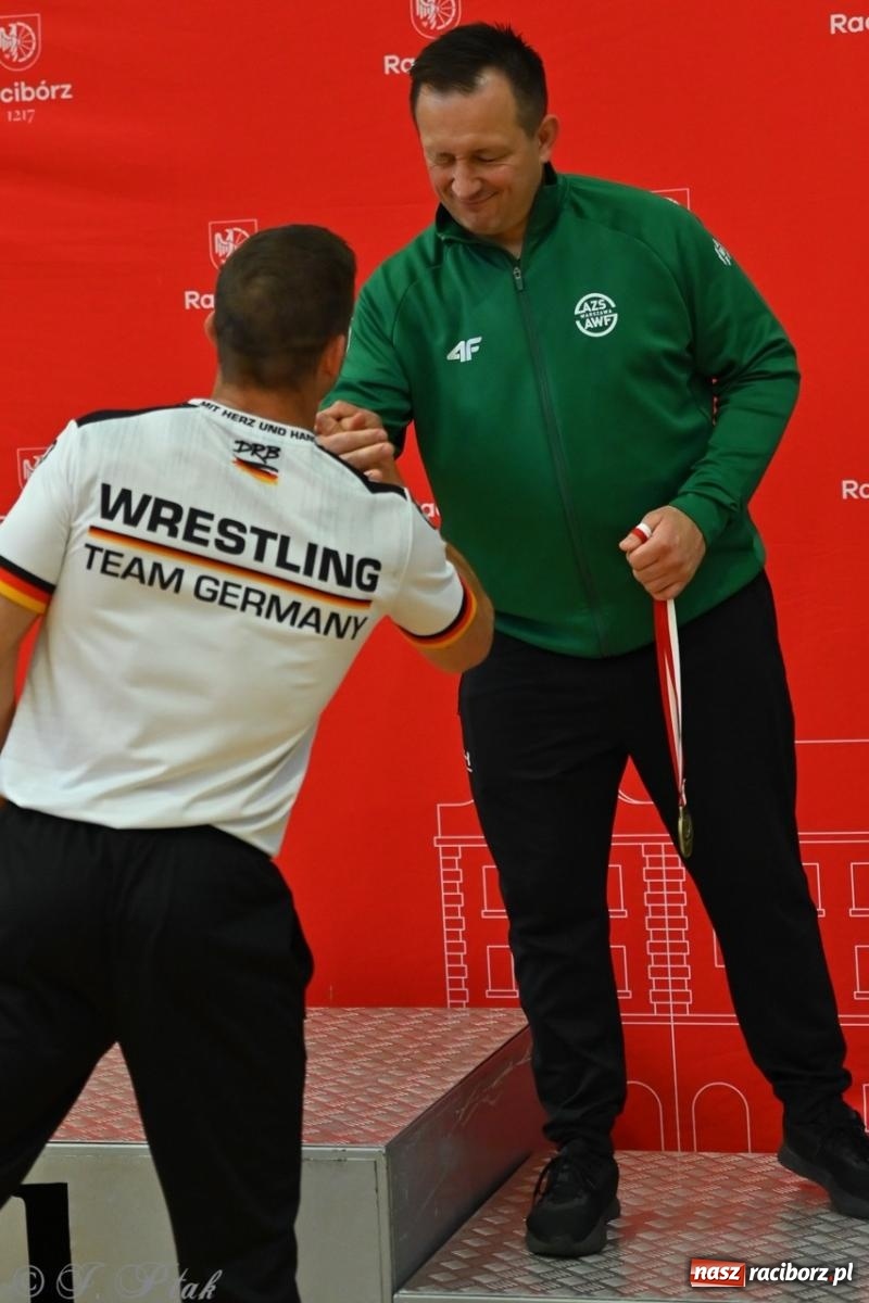 Zdjęcie w galerii na portalu naszraciborz.pl: Międzynarodowe starcie na matach. Racibórz gospodarzem Mistrzostw Polski Juniorów w zapasach klasycznych wiadomości z regionu