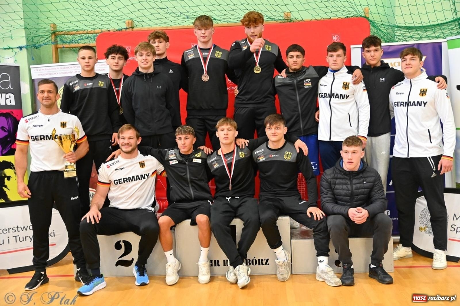 Zdjęcie w galerii na portalu naszraciborz.pl: Międzynarodowe starcie na matach. Racibórz gospodarzem Mistrzostw Polski Juniorów w zapasach klasycznych wiadomości z regionu