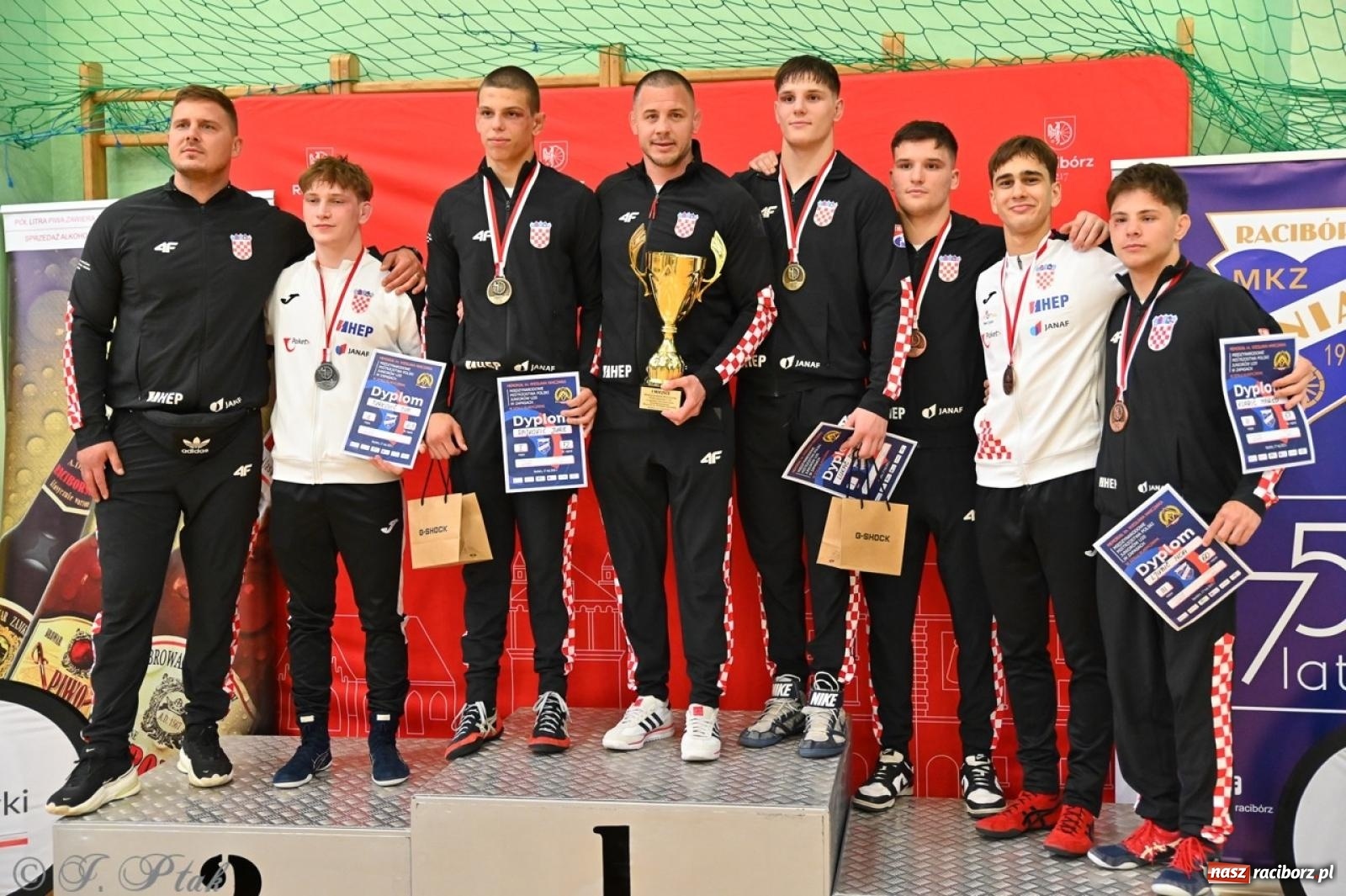 Zdjęcie w galerii na portalu naszraciborz.pl: Międzynarodowe starcie na matach. Racibórz gospodarzem Mistrzostw Polski Juniorów w zapasach klasycznych wiadomości z regionu