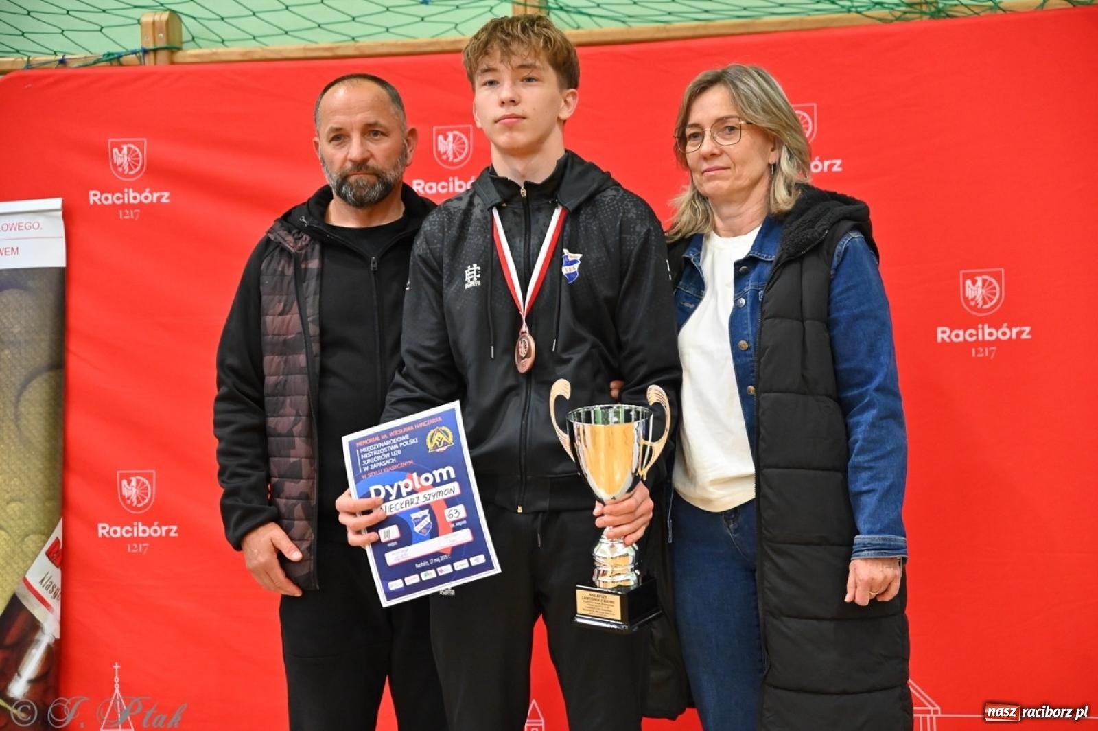Zdjęcie w galerii na portalu naszraciborz.pl: Międzynarodowe starcie na matach. Racibórz gospodarzem Mistrzostw Polski Juniorów w zapasach klasycznych wiadomości z regionu