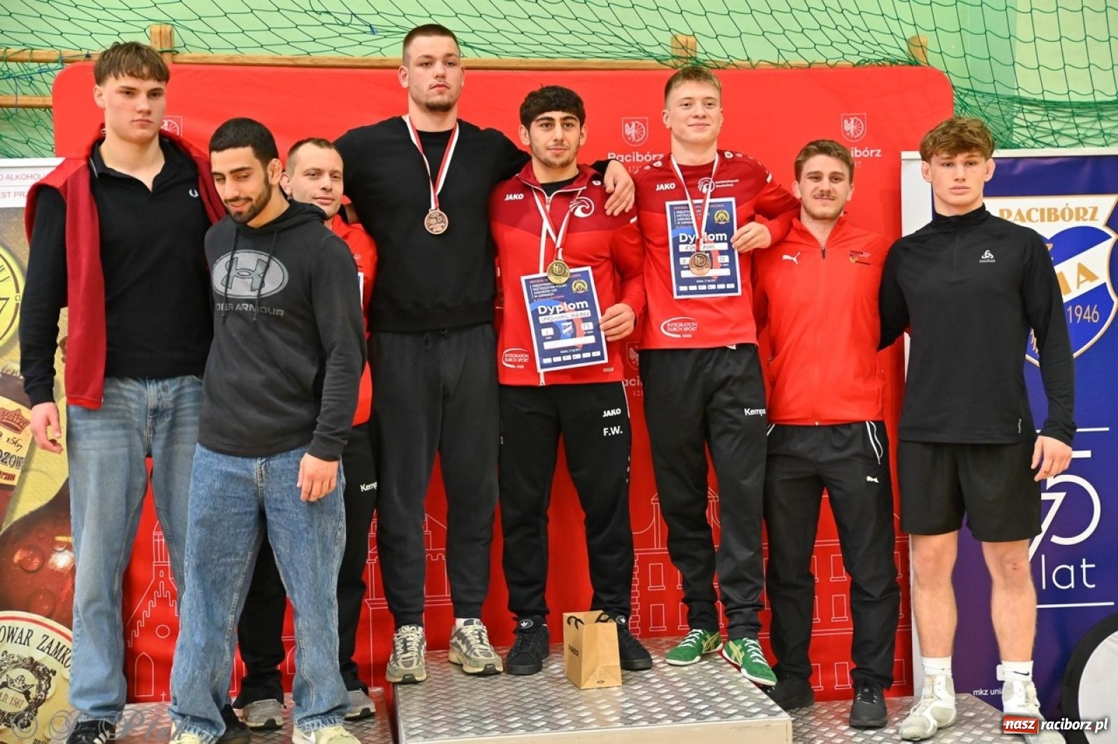 Zdjęcie w galerii na portalu naszraciborz.pl: Międzynarodowe starcie na matach. Racibórz gospodarzem Mistrzostw Polski Juniorów w zapasach klasycznych wiadomości z regionu