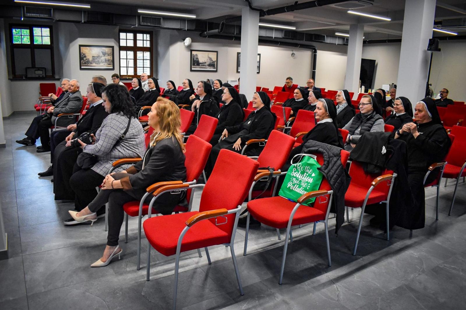 Zdjęcie w galerii na portalu naszraciborz.pl: Zamek Piastowski przestrzenią dla sacrum. IV Dni Dulcissimiańskie poświęcone s. Dulcissimie wiadomości z regionu