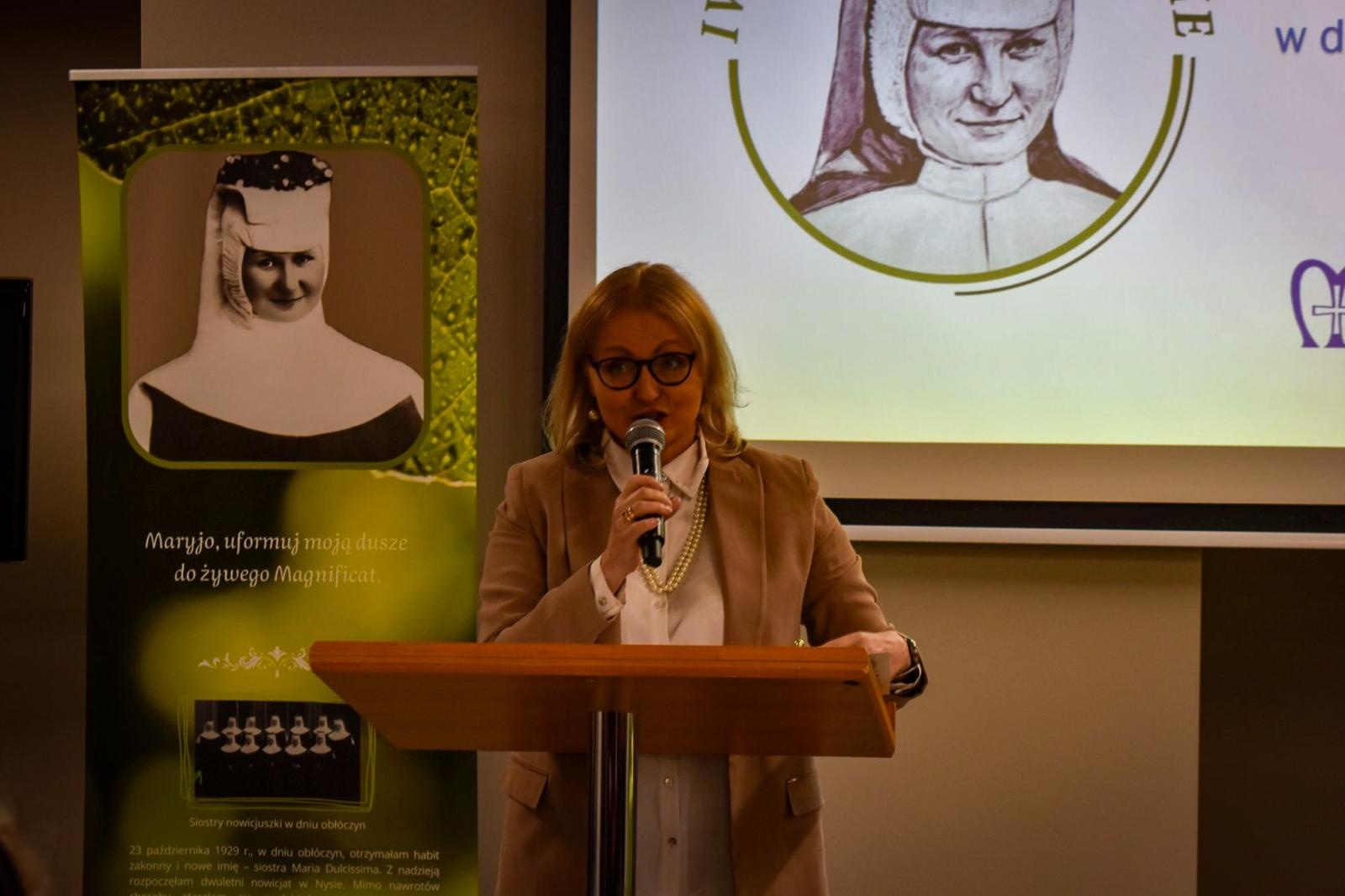 Zdjęcie w galerii na portalu naszraciborz.pl: Zamek Piastowski przestrzenią dla sacrum. IV Dni Dulcissimiańskie poświęcone s. Dulcissimie wiadomości z regionu