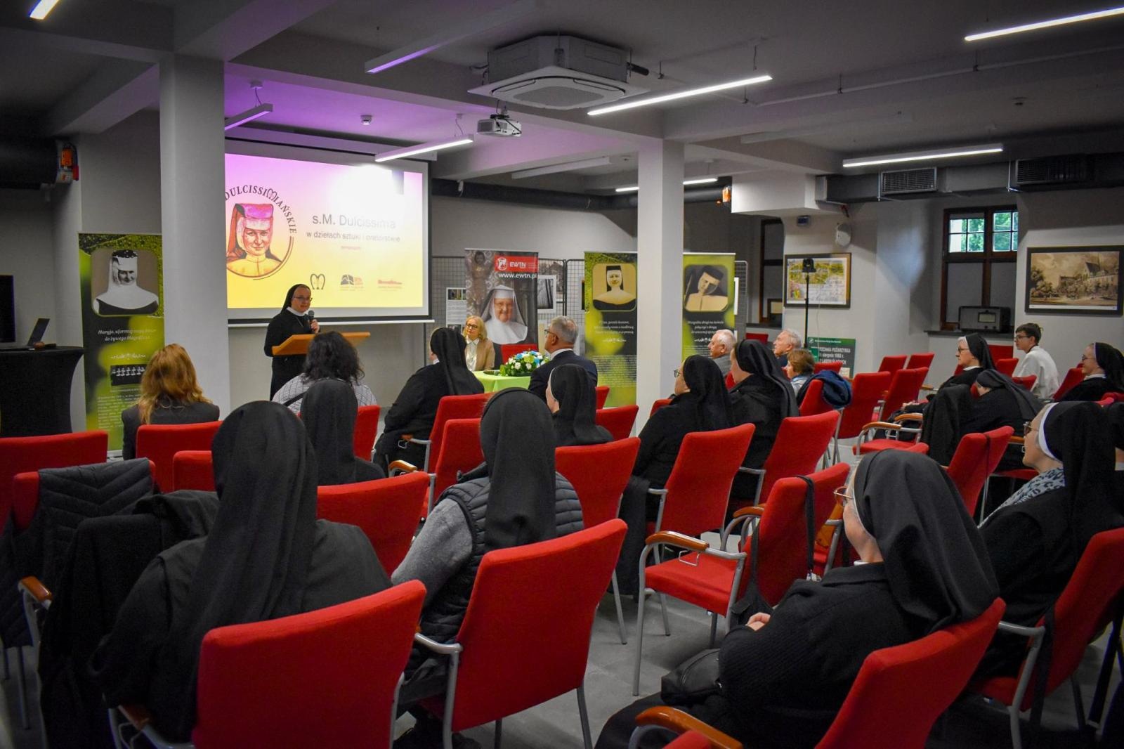 Zdjęcie w galerii na portalu naszraciborz.pl: Zamek Piastowski przestrzenią dla sacrum. IV Dni Dulcissimiańskie poświęcone s. Dulcissimie wiadomości z regionu